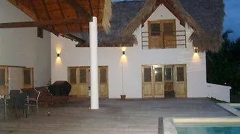 Beachfront Luxury Villa 라스테레나스