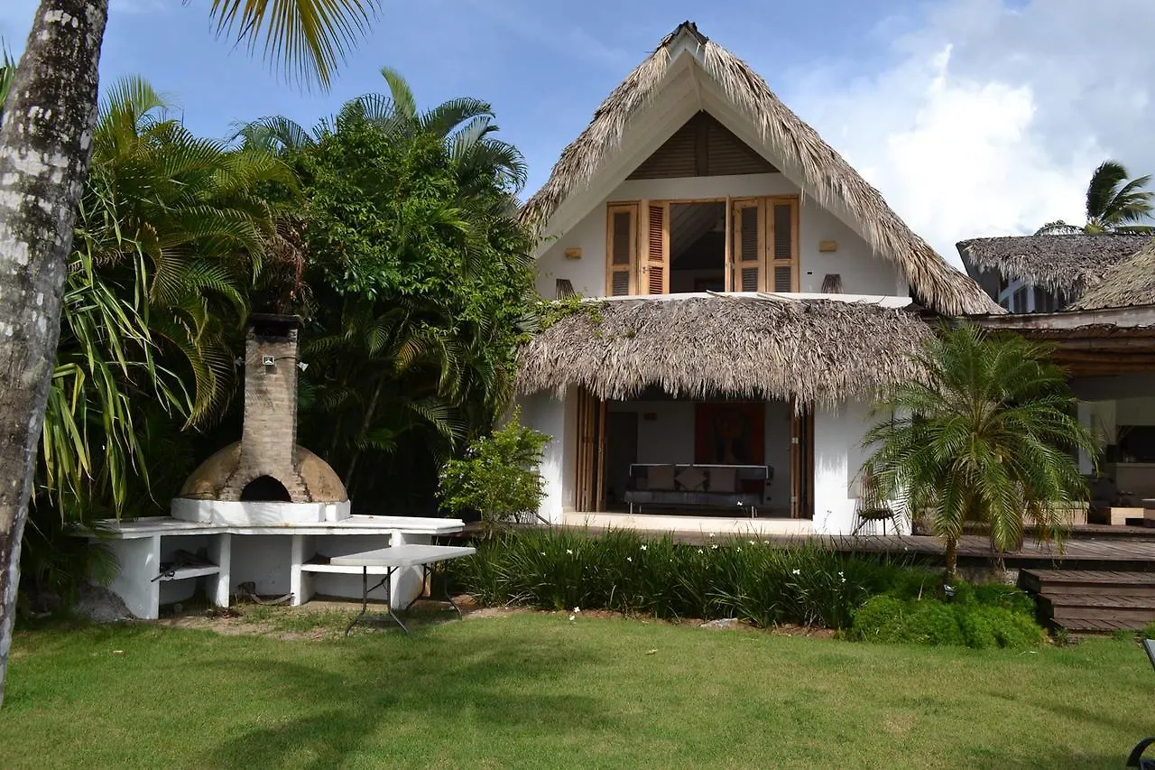 Beachfront Luxury Villa 라스테레나스