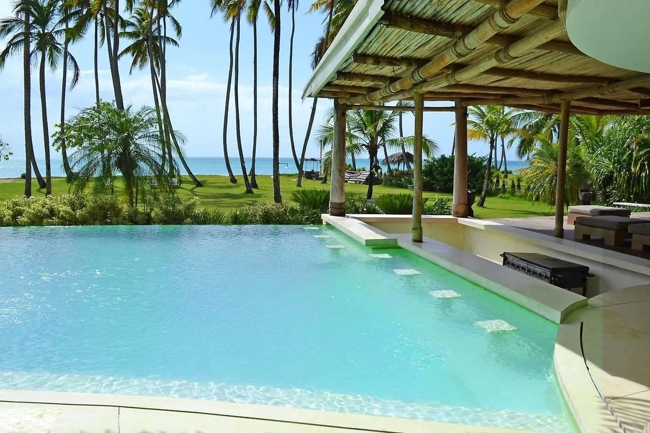 Beachfront Luxury Villa 라스테레나스 0*,