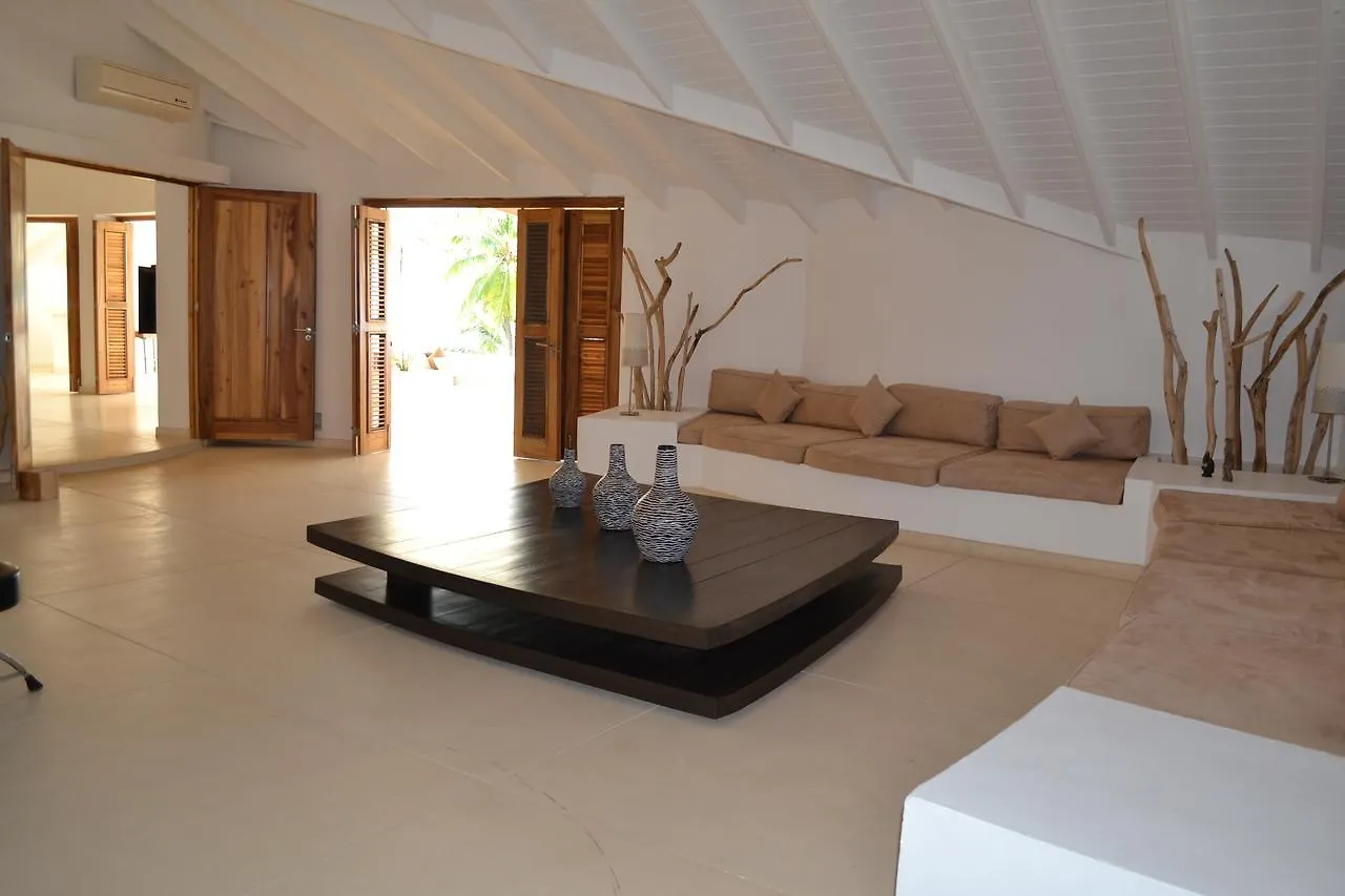 Beachfront Luxury Villa 라스테레나스
