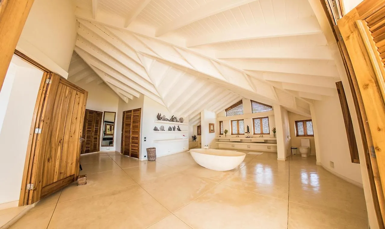 Beachfront Luxury Villa 라스테레나스